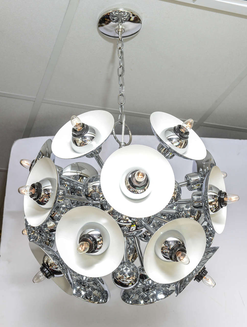 Eighteen chrome saucers on Sputnik arms and spheres throughout. Lots of glam!
 