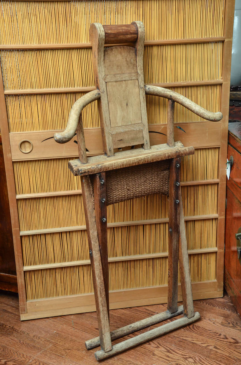 Late 18th Century Qing Dynasty Walnut Folding Campaign Form Scholar's Chair For Sale 3