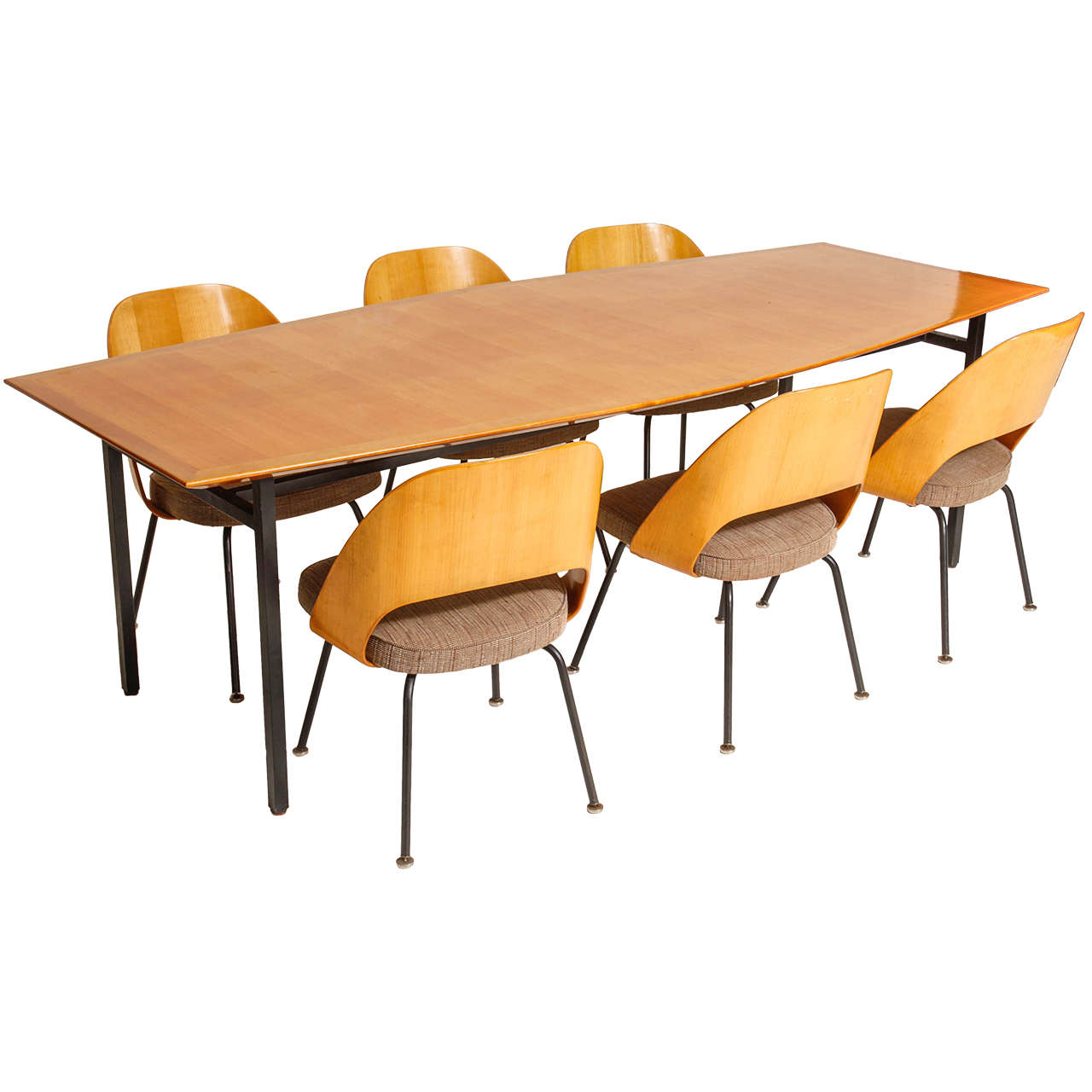 Eero Saarinen Chairs and Florence Knoll Table