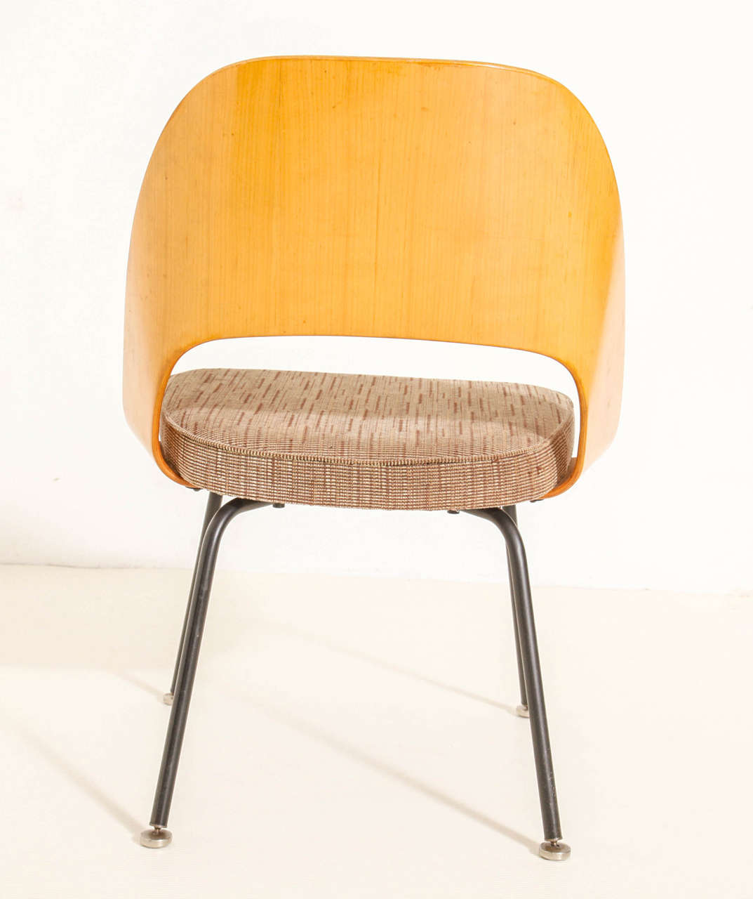 Eero Saarinen Chairs and Florence Knoll Table 3