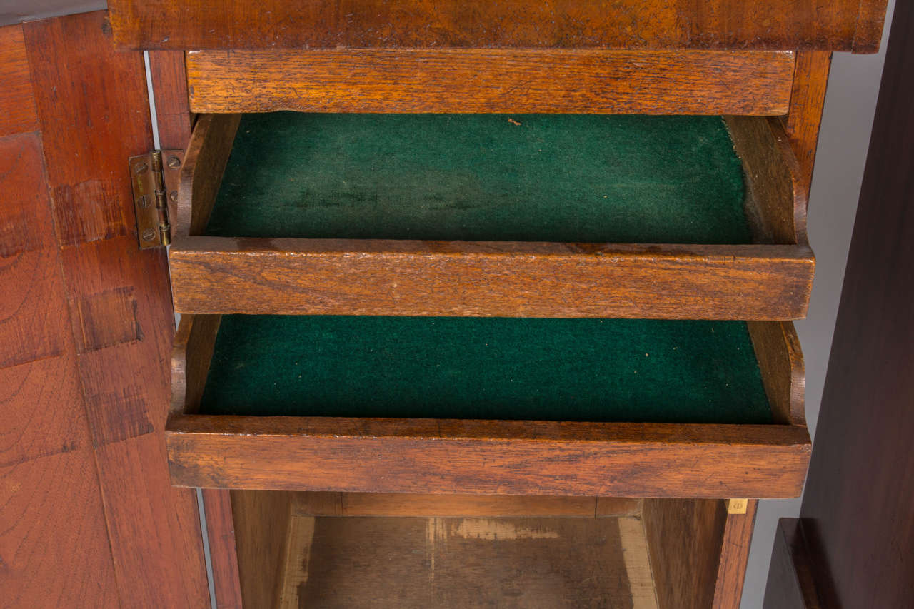 Pair of Mahogany Pedestal Cabinets In Good Condition For Sale In New York, NY