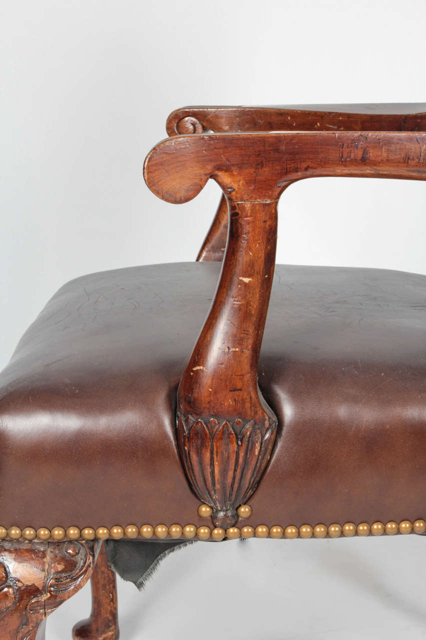 Queen Anne Style Leather Armchair In Good Condition For Sale In New York, NY