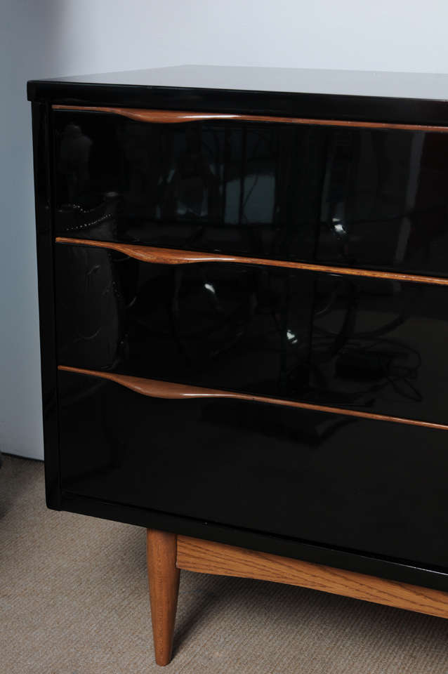 black high gloss dresser
