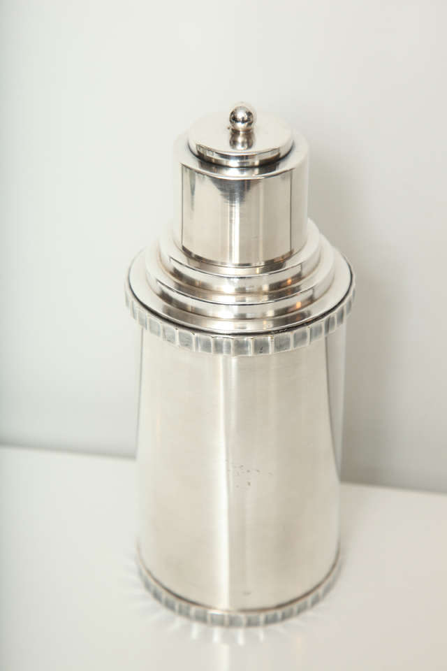 A fabulous Deco cocktail shaker with a skyscraper design.