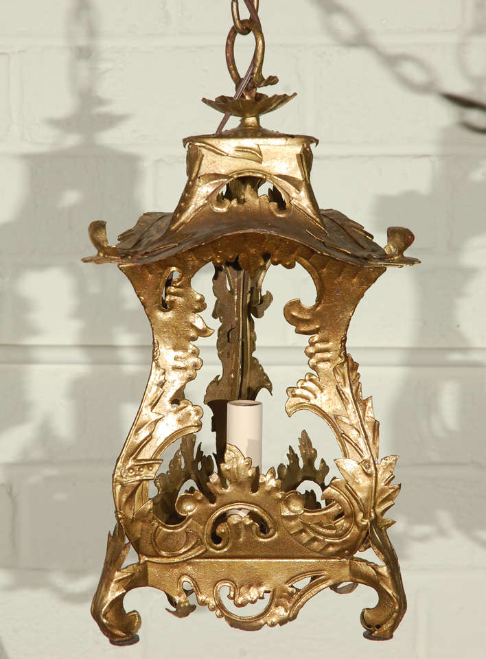 Italian Pair of Venetian Style Tole Lantern Pendants For Sale