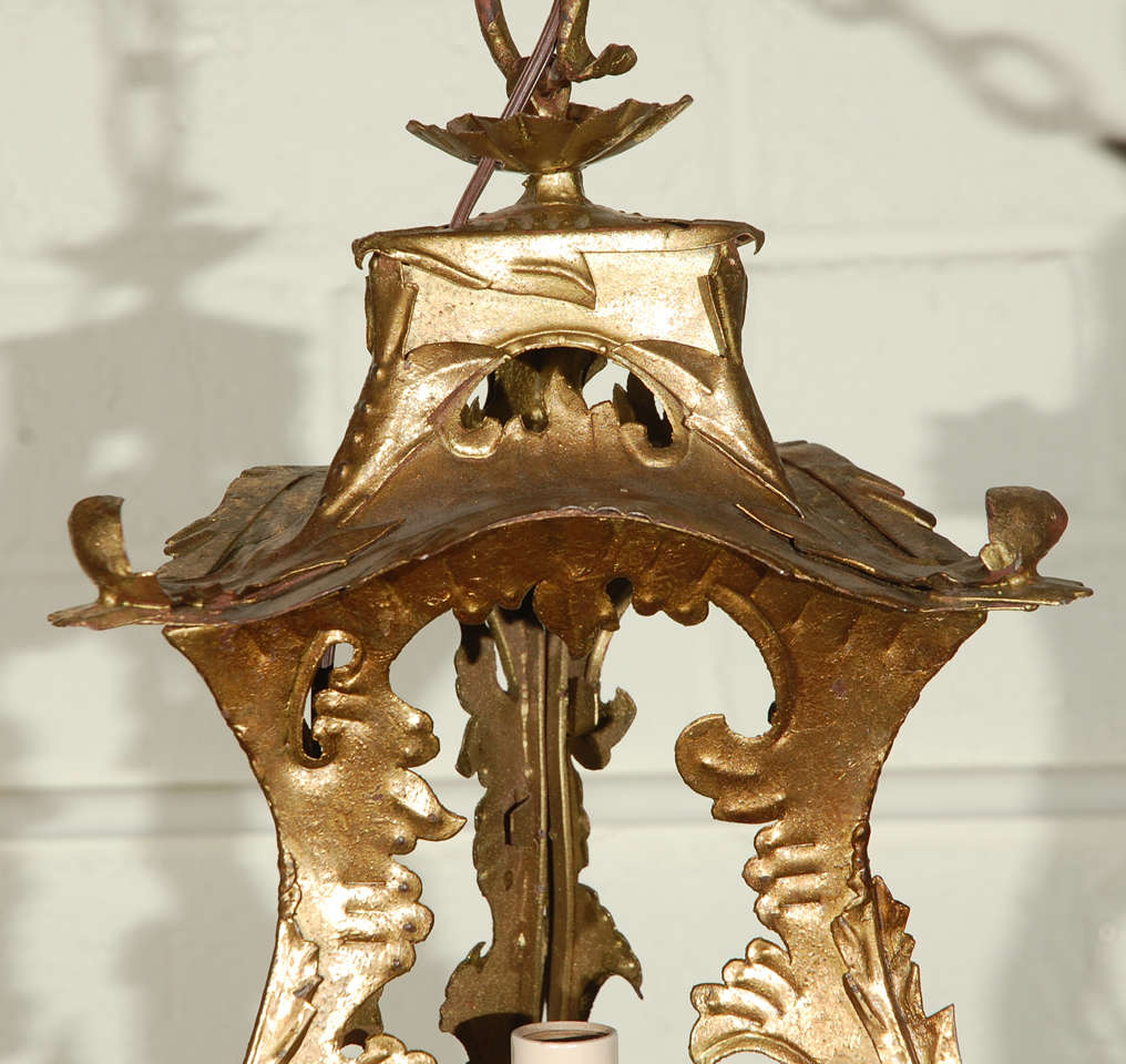 20th Century Pair of Venetian Style Tole Lantern Pendants For Sale