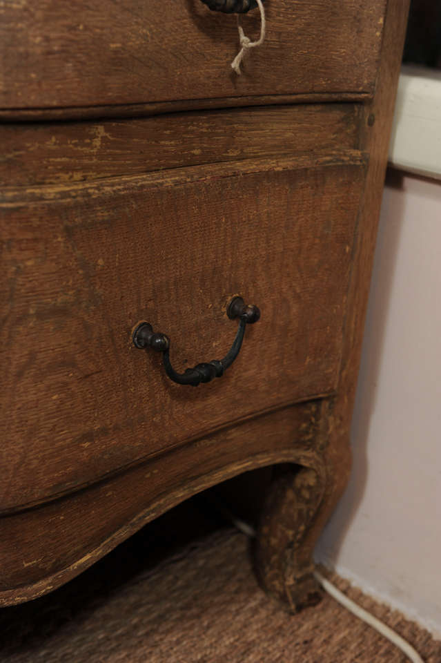 Oak French 18th Century commode For Sale