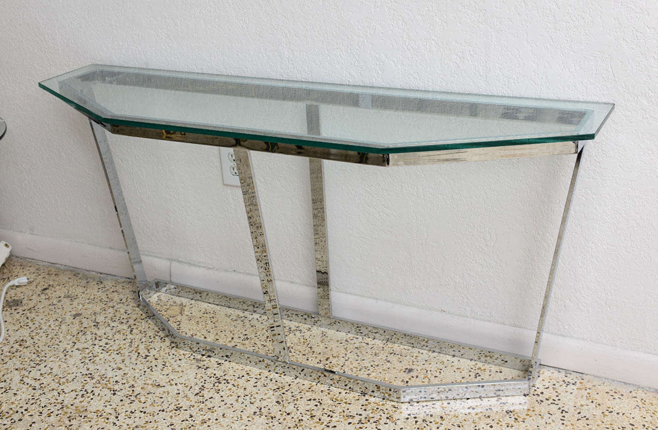 This handsome polished chrome and glass console is in the style of the iconic mid-century furniture designer Milo Baughman. 

Note:  The glass has minor surface scratches.

Please feel free to contact us directly for a shipping quote or any