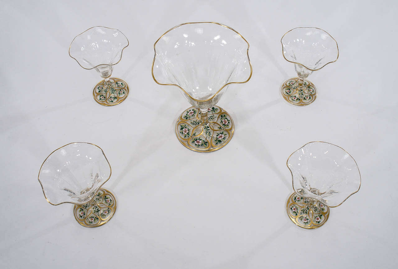 Art nouveau Centre de table Art Nouveau de 5 pièces avec décoration florale et or en émail polychrome peinte à la main en vente