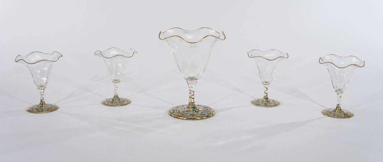 Allemand Centre de table Art Nouveau de 5 pièces avec décoration florale et or en émail polychrome peinte à la main en vente