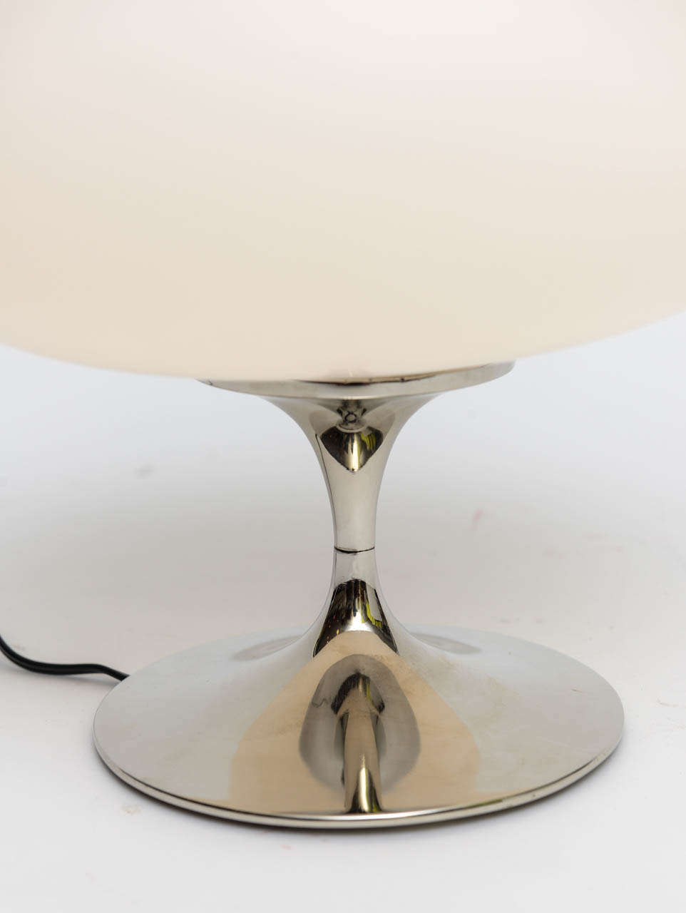American Laurel Satin Glass & Nickel Tulip Mushroom Table Lamp