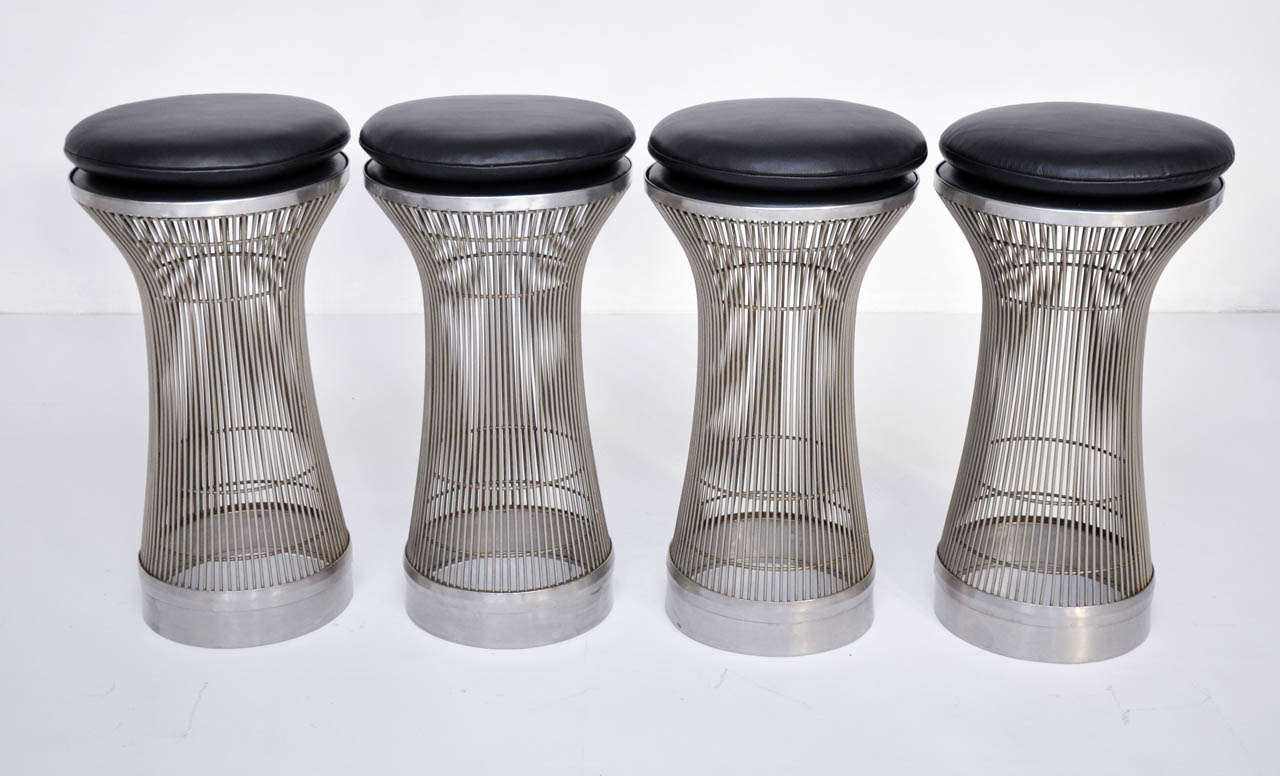 Chic 1970s barstools in the style of Warren Platner. Set of four. Newly upholstered in back leather.