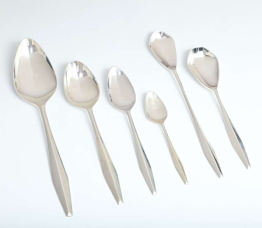Rare and Extensive Set of Gio Ponti Diamond Sterling Flatware In Excellent Condition In Hollywood, FL