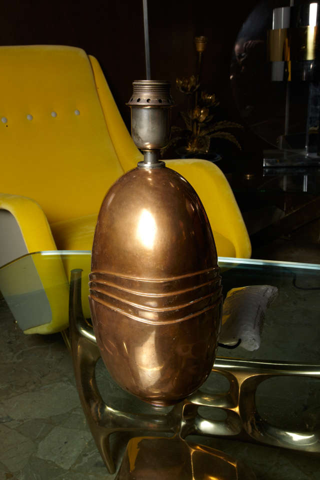 Beautiful solid bronze table lamp by Esa fedrigolli
circa 1980s.