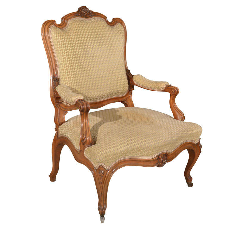 Superbe fauteuil de style Louis XV en bois fruitier