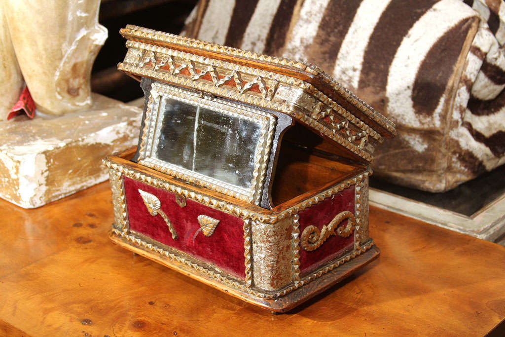 velvet trimmed tramp art box For Sale 2