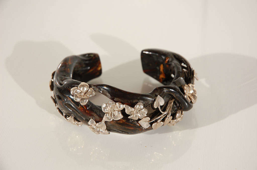 Highly unusual bracelet