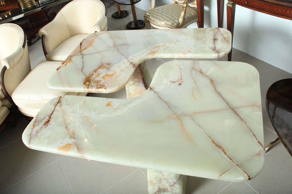 Italian Modern Onyx Center Table/Pair of Corner Consoles, attributed to Borsani For Sale 1