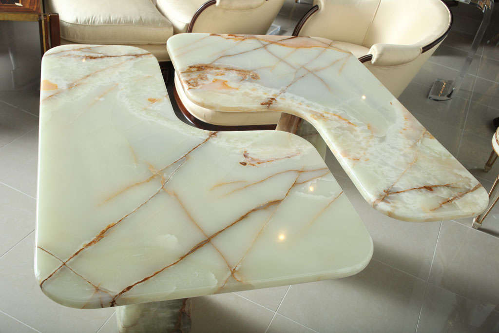 Italian Modern Onyx Center Table/Pair of Corner Consoles, attributed to Borsani For Sale 4