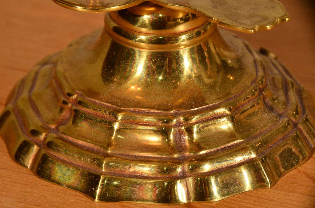Vergoldete Bronze-Bouillotte-Lampe mit 2 Lichtern (20. Jahrhundert) im Angebot