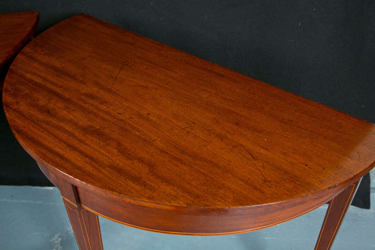 Paire de tables Demilune en acajou 4