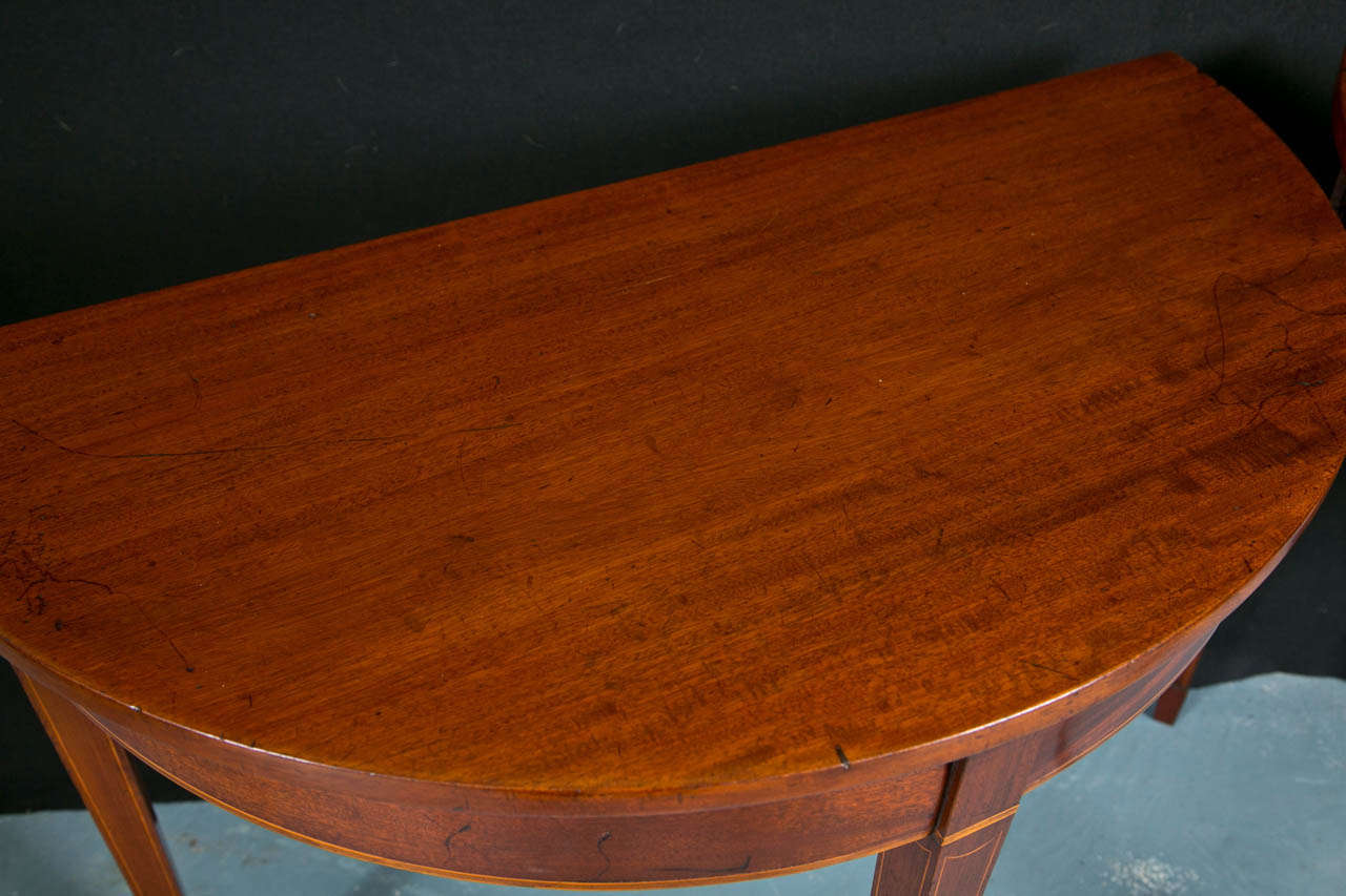 Britannique Paire de tables Demilune en acajou