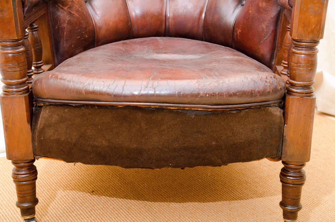 English Victorian Tufted Leather Barrel Back Open Armchair In Distressed Condition For Sale In Southampton, NY