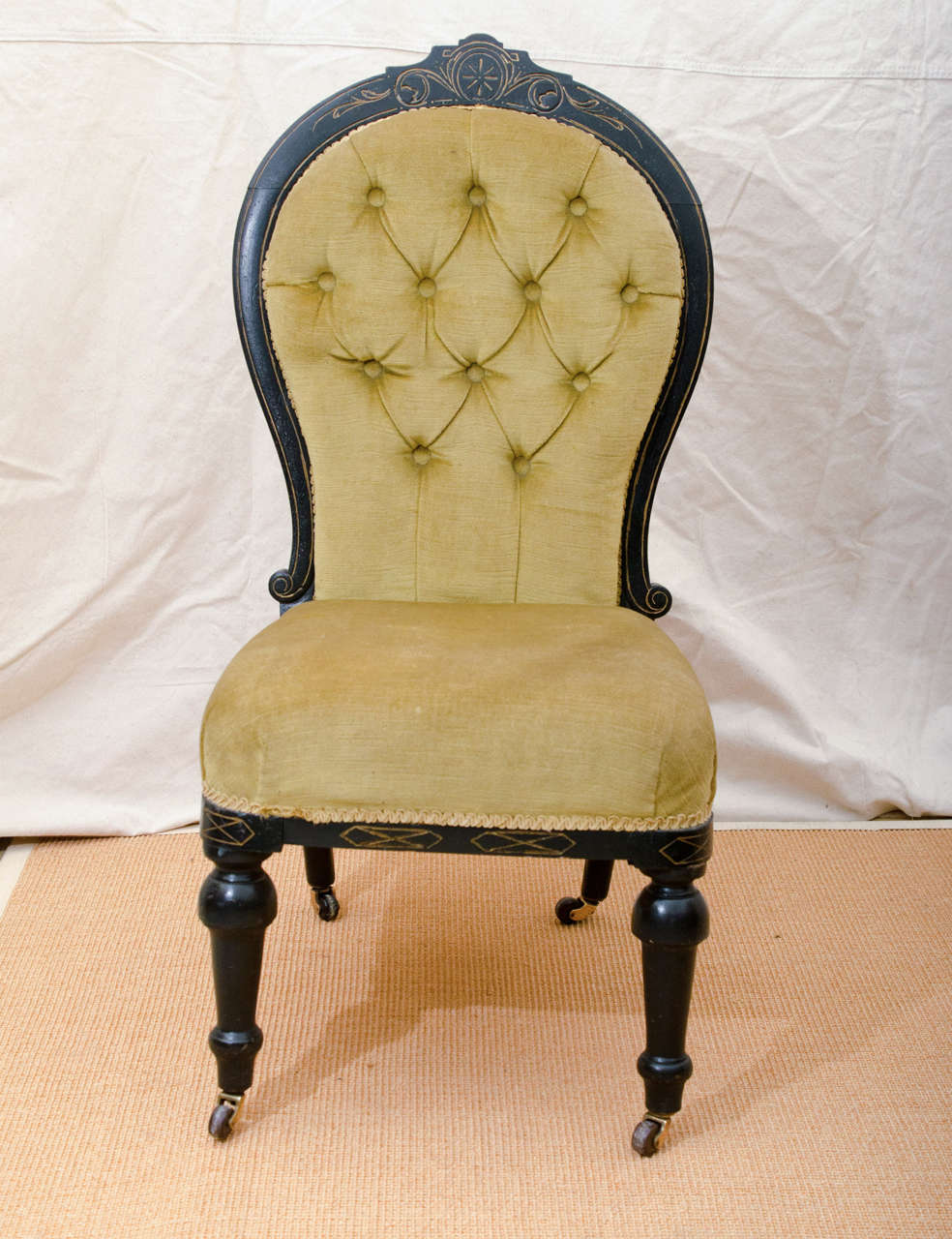 English Victorian Ebonized Tufted Back Slipper Chair In Good Condition For Sale In Southampton, NY