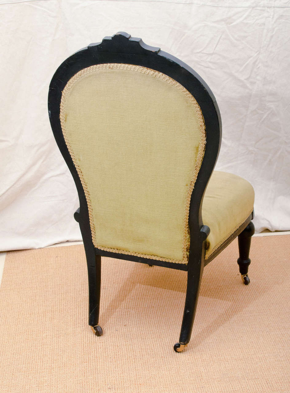 English Victorian Ebonized Tufted Back Slipper Chair For Sale 2