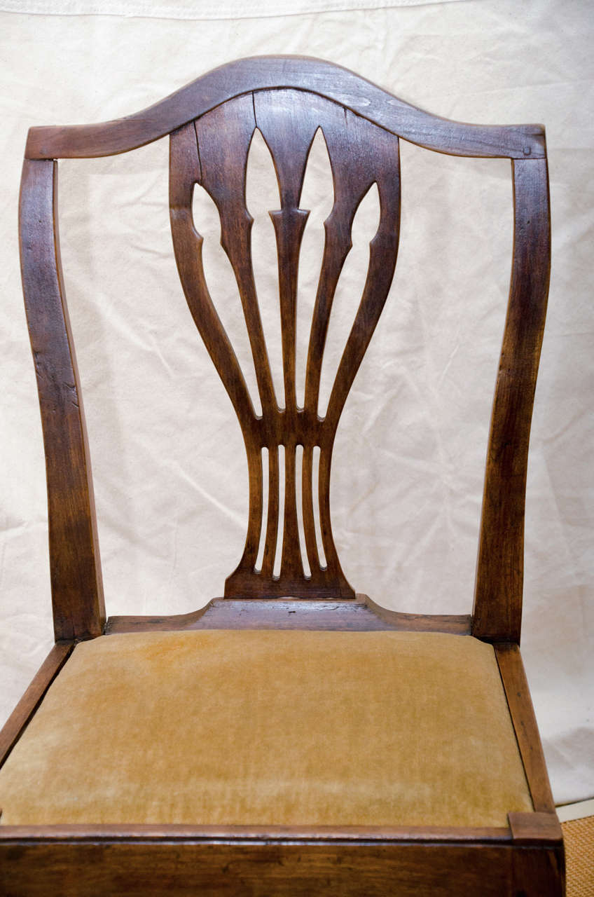 Hepplewhite English 18th Century Oak Arrow Cut-Out, Shield Back Country Side Chair