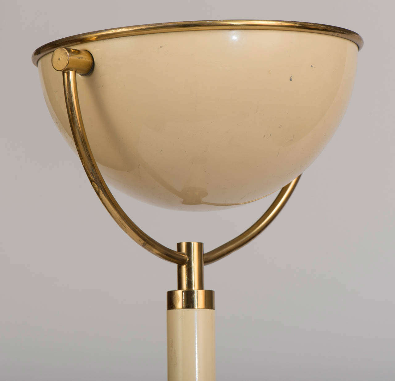 Italian Standard lamp with enameled bowl and stem, Italy circa 1950 For Sale