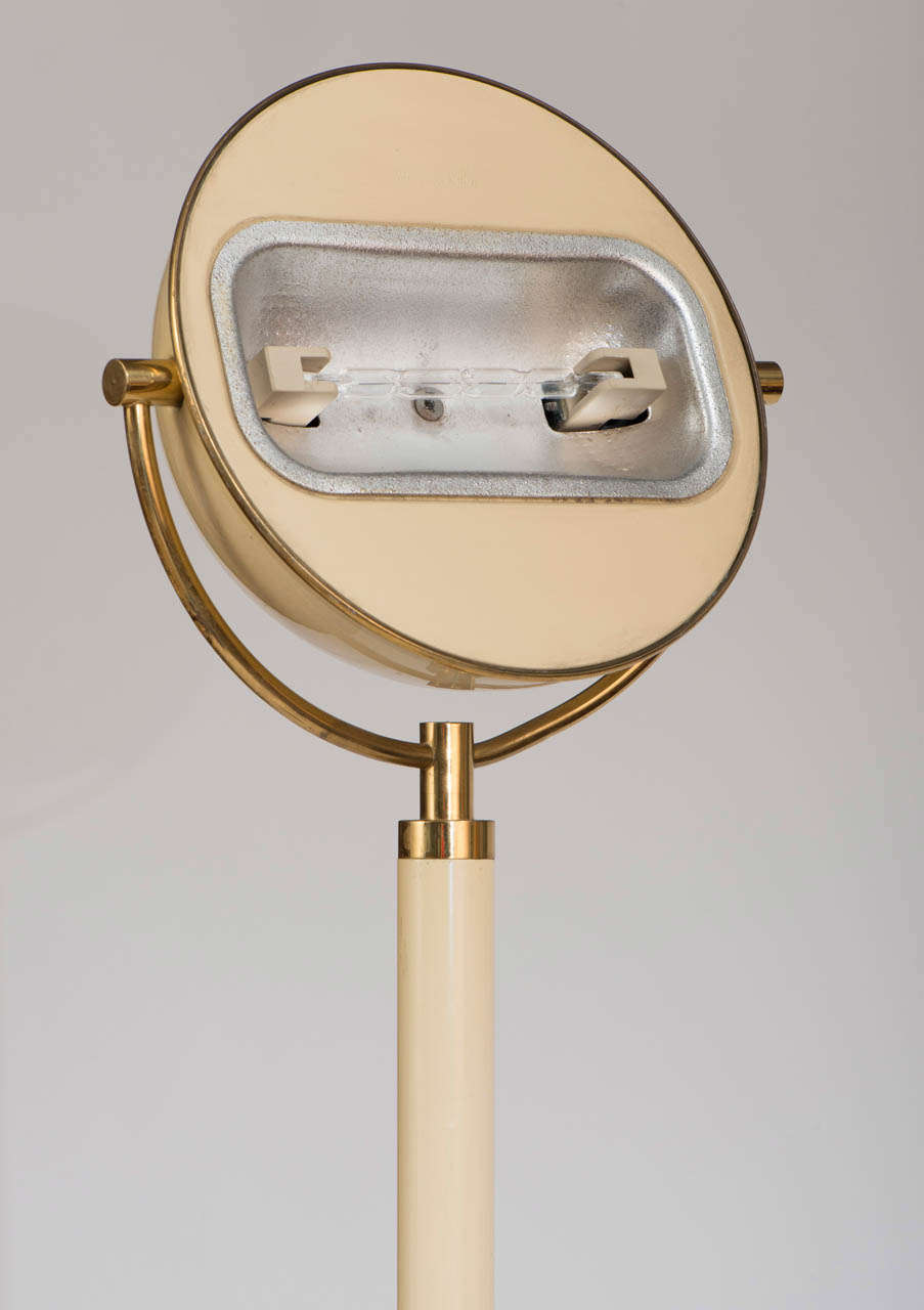 Mid-20th Century Standard lamp with enameled bowl and stem, Italy circa 1950 For Sale