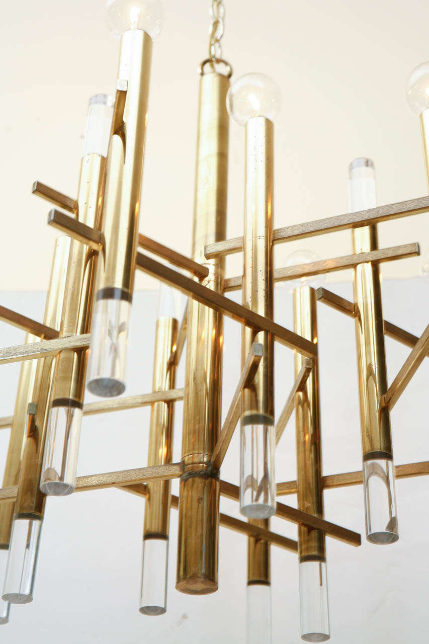 Sciolari Brass and Lucite Chandelier In Excellent Condition In South Pasadena, CA