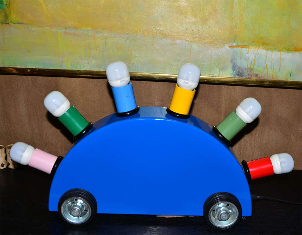 Martine Bedin (b. 1957)
SUPER LIGHT
Car-shaped bristles with bulbs, blue resin structure, resting on four rubber wheels.
High. 30 cm - Long. 52 cm (11 7/8 x 20 1/2 in)