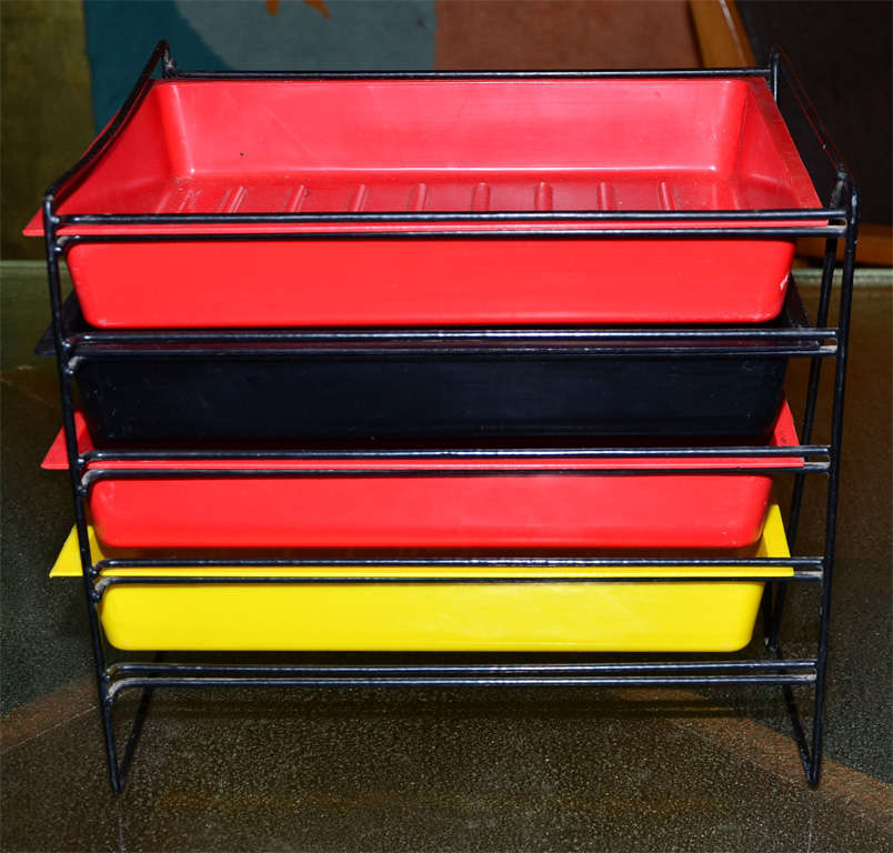 1950s storage rack by Charlotte Perriand, stamped under the drawers. Four colored plastic drawers on a black metal structure.
