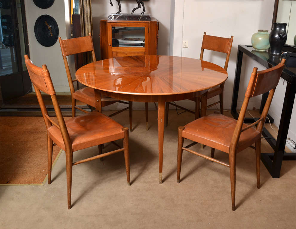 
ROUND TABLE AND 6 CHAIRS FRENCH ART DECO
Beautiful blond mahogany round table with 6 matching chairs, brown leather seats. Table with two extensions for 6 people. Clogs table silver leaf and metal spacer argentée.Très good quality.

