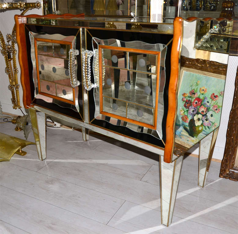 Buffet in mirror with 2 doors.