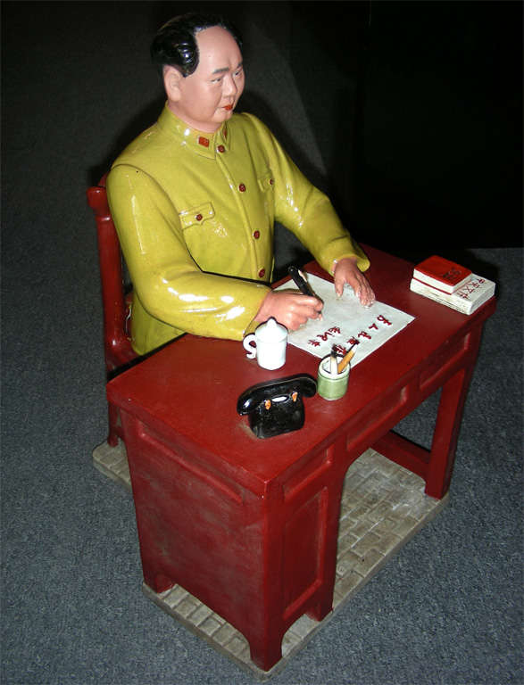 Chinese 1960s Ceramic Statuette of Mao Tse Tung