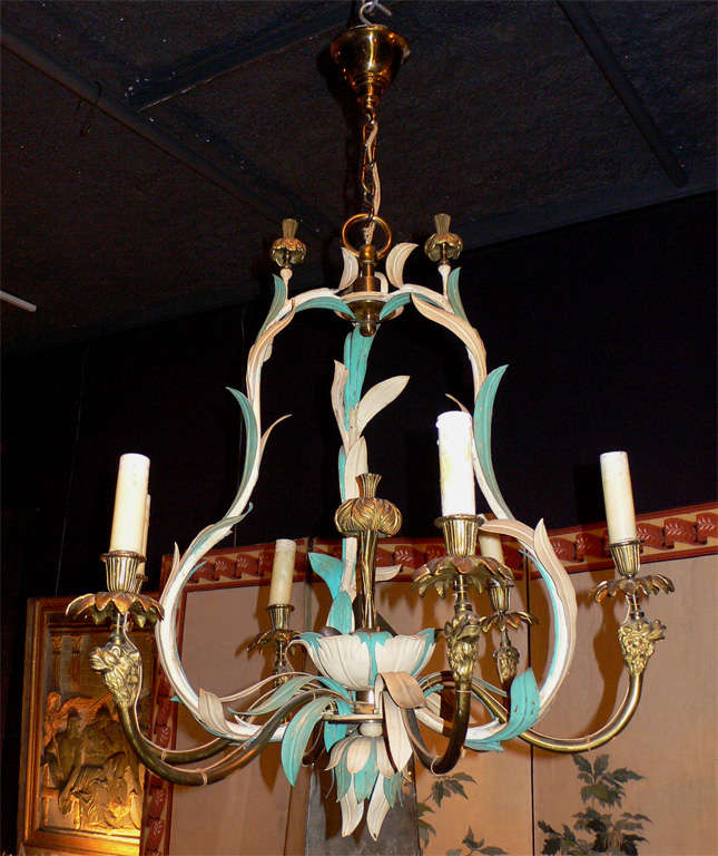 1960-1970 chandelier by Maison Baguès in painted tôle and gilded bronze, with six branches ending with camel's head and palm-leaves. Electric wiring in working condition.