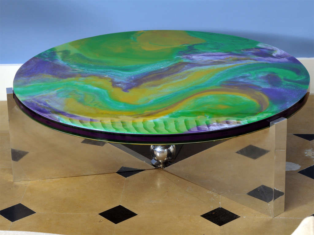 Coffee table with reversible resin top (different psychedelic pattern on each side of the top plate), on stainless steel pedestal.
Signed Atelier Giraudon 2011.

P.Rapin, A. Autegarten, Pierre Giraudon, Art décoratif 1960-1980, Bruxelles, 2005.
