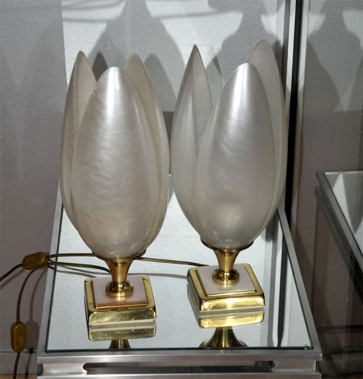 French Two 1970s Tulip-Shaped Lamps For Sale