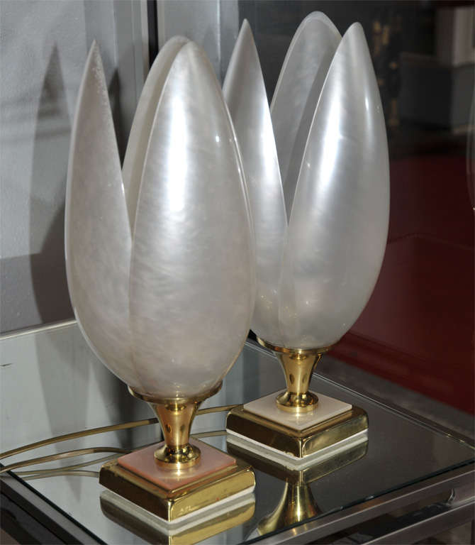 Two 1970s Tulip-Shaped Lamps For Sale 1