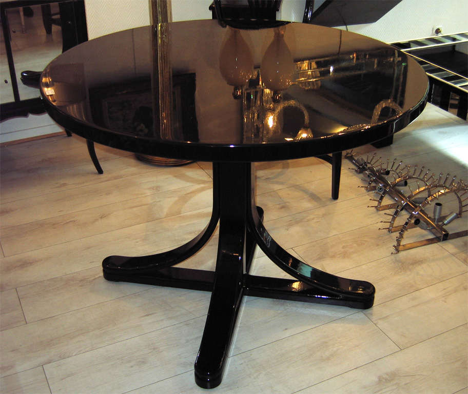 Austrian Table and 4 chairs by Thonet