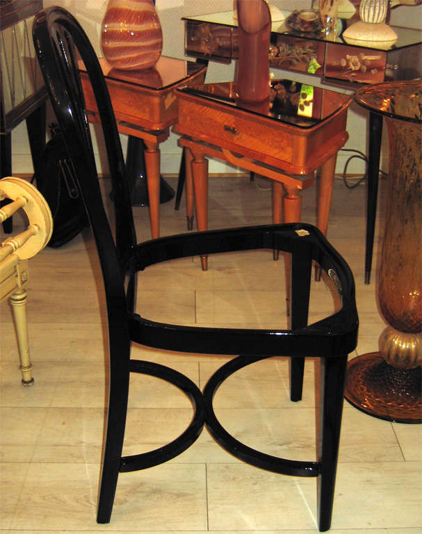 Table and 4 chairs by Thonet 1