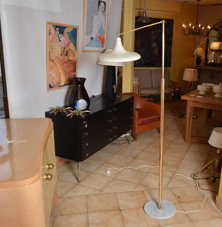 1954 Italian "Flower" floor lamp edited by Stilnovo, in gilded metal with a marble base; articulated arm with an off-white tôle shade. Minimum height 154 cm., maximum height is given below.