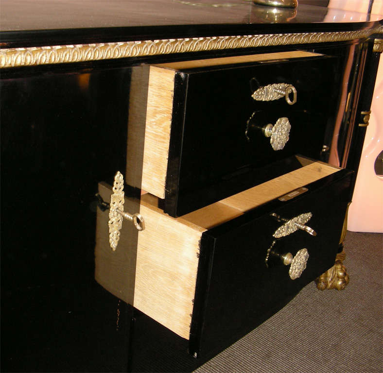 1940s Italian Black Lacquered Commode For Sale 2