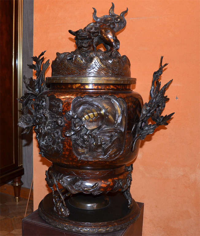 Very large censer in bronze with a nice patina gold splashed