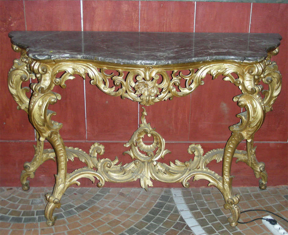 18th century Venetian Baroque style console table with four legs. Carved and gilt wood, with marble top.