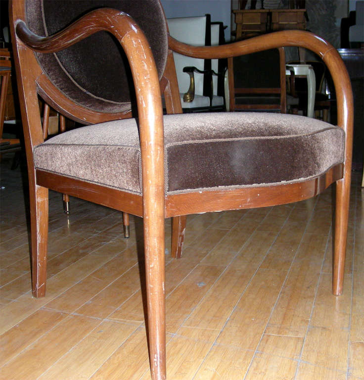 French Long and Deep 1930s Armchair in Walnut and Mohair Velvet For Sale 3
