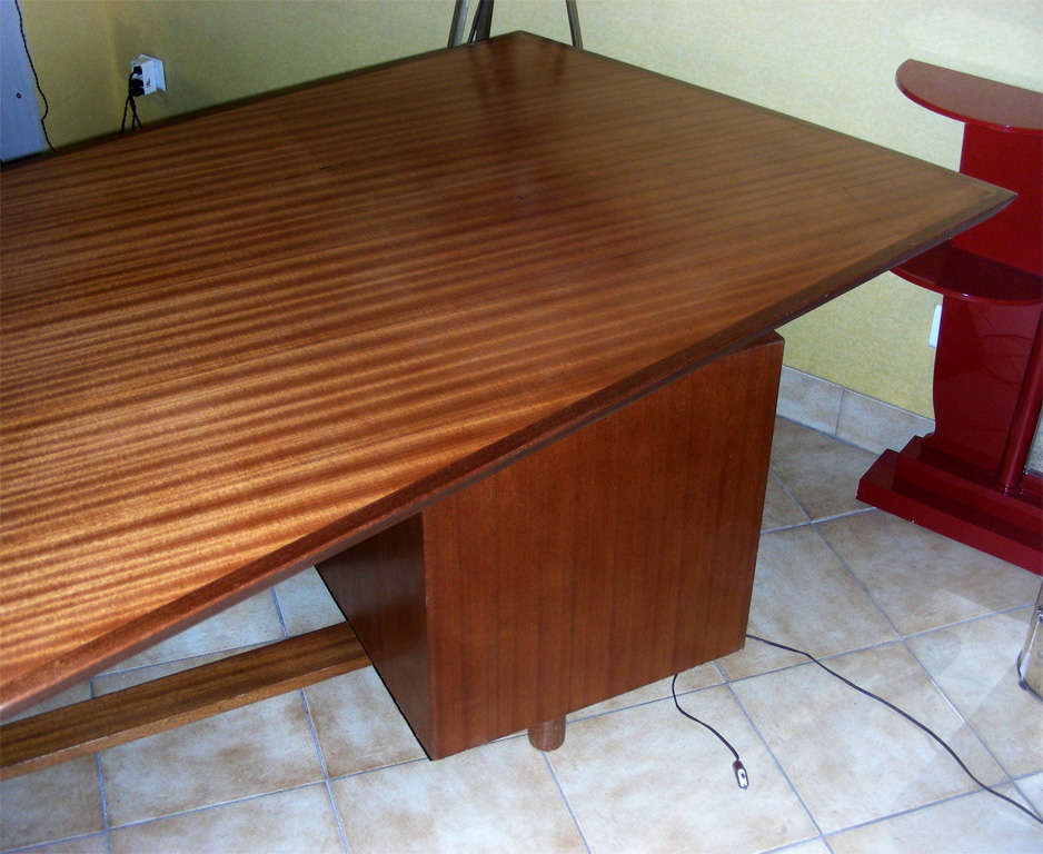 Large desk from the 1950's In Good Condition For Sale In Saint-Ouen, FR